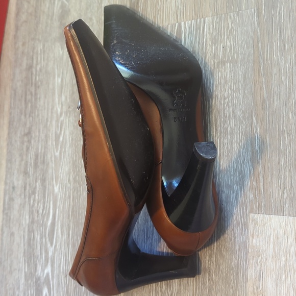 St. John Brown leather pointy toe heels - Picture 5 of 6